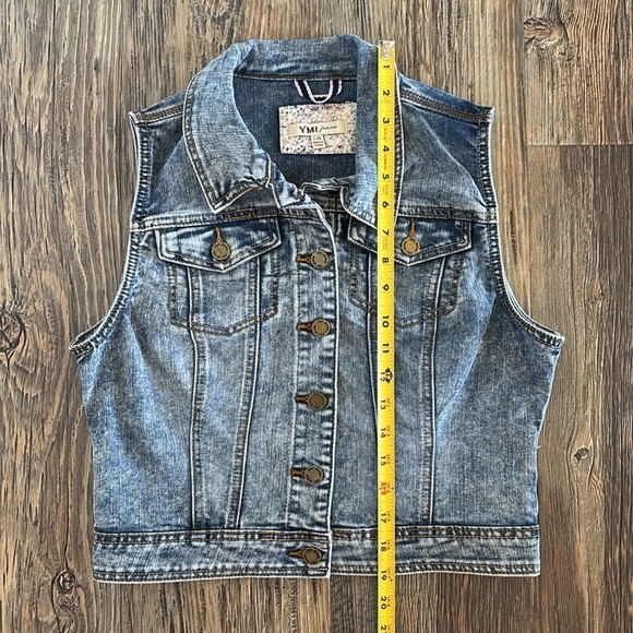 YMI Jeans Collared Denim Vest Womens Jrs L Buttons Pockets Biker Trucker Western - Picture 4 of 8